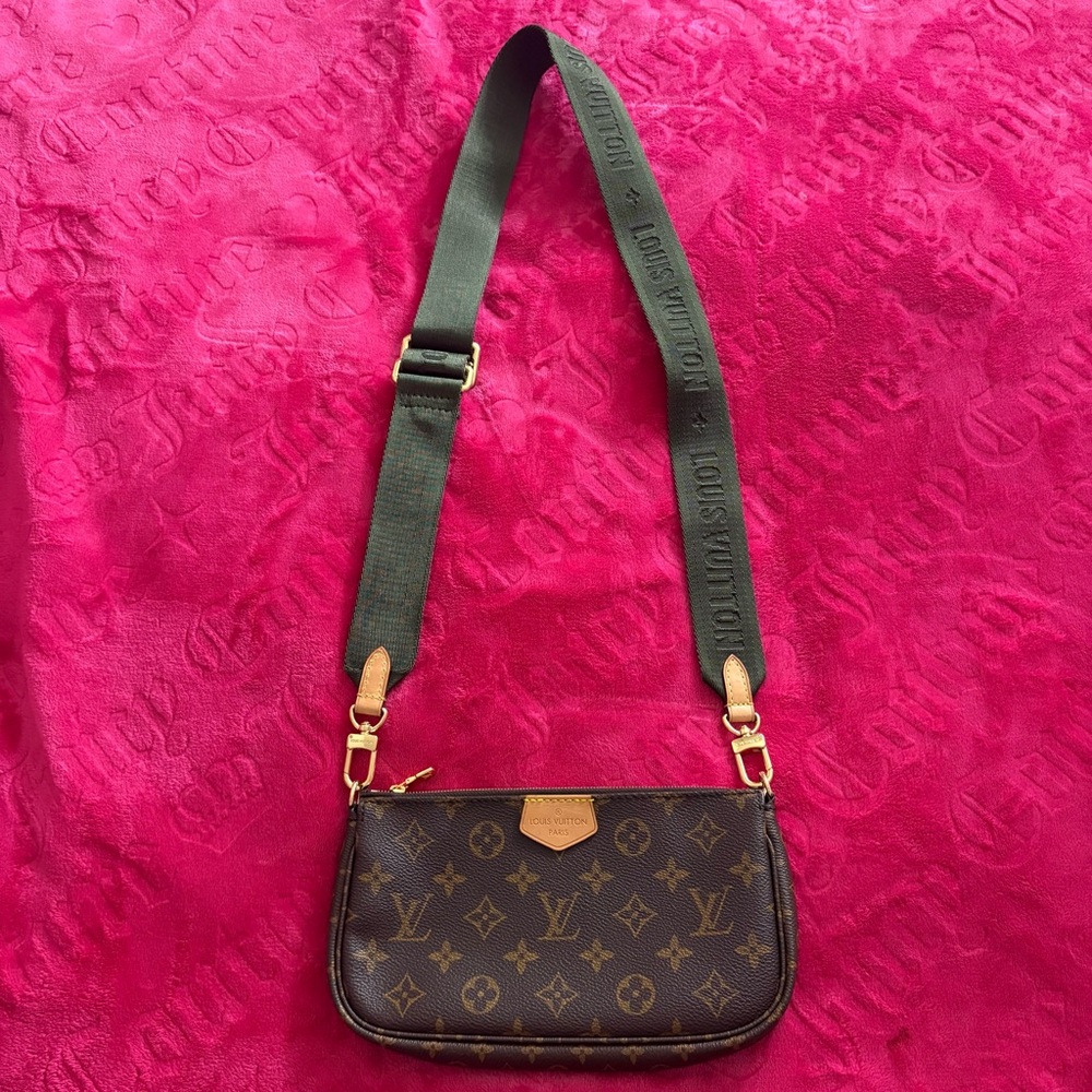 Authentic Louis Vuitton Monogram Pochette Crossbody